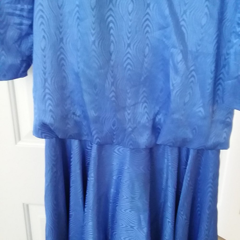 VINTAGE BLUE BRIDESMAID OR MOTHER OF THE BRIDE SILK GOWN. WORN IN 1985 - Picture 2 of 5